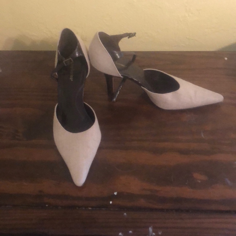 Daisy Fuentes tan and brown heels